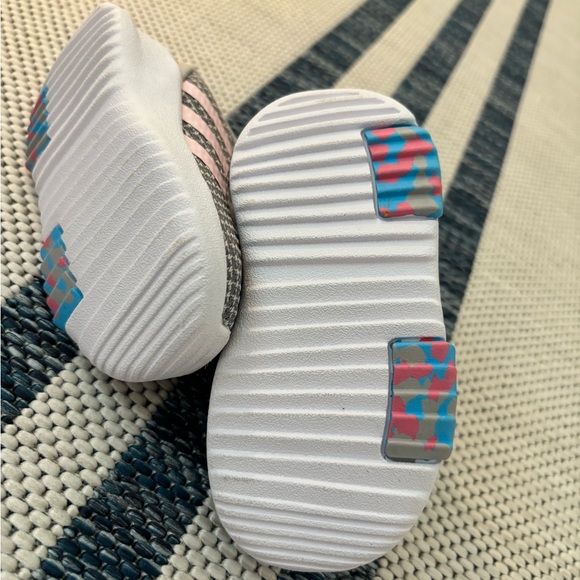 Baby Adidas sneakers. Excellent condition size: 4K - Picture 3 of 3